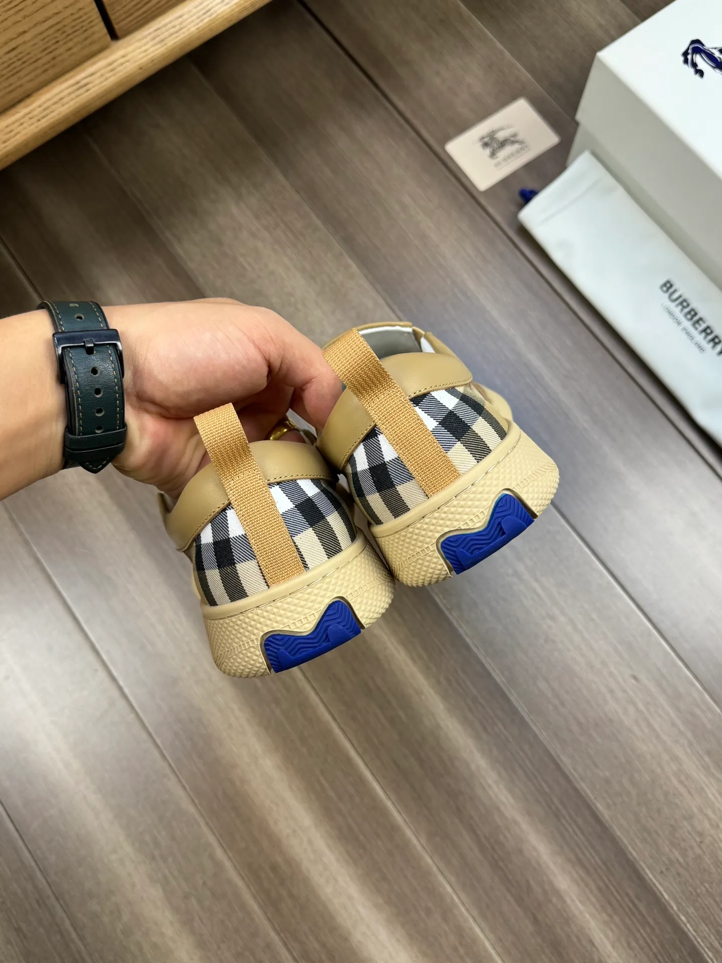 P380 [BURBERRY] Burberry - Upper: imported 🔝 brand totem cloth, heel brand webbing decoration - Inner: water-dyed cowhide - Outsole: ultra-light rubber; two-color molded outsole - Super high quality control, fine workmanship: highlighted (high-end, extravagance, grade) -Size: 38-44 (Male 45, can be customized)